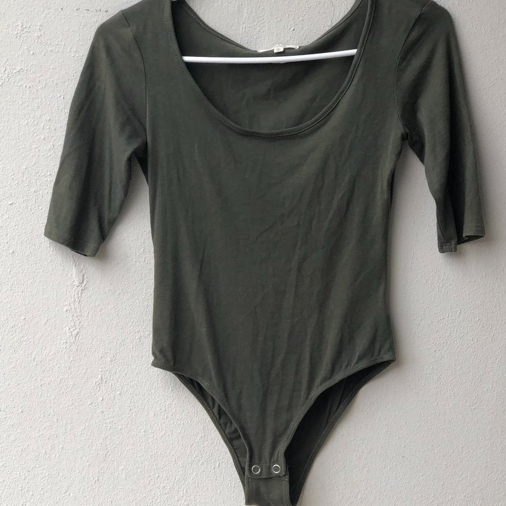 Heart & Hips  Short Sleeve Bodysuit size S